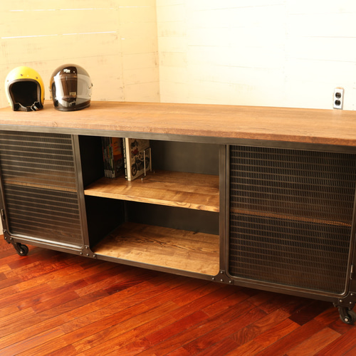 Chestnut Garage Counter｜チェスナット材と鉄を組み合わせた、重厚感
