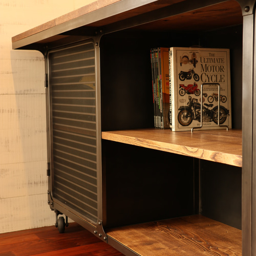 Chestnut Garage Counter｜チェスナット材と鉄を組み合わせた、重厚感
