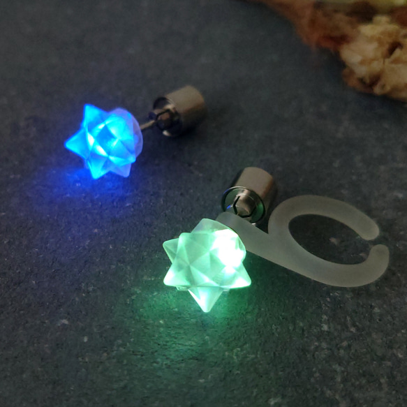色が変わるよ！星のかけらピアス＋P-cuffs 1枚目の画像