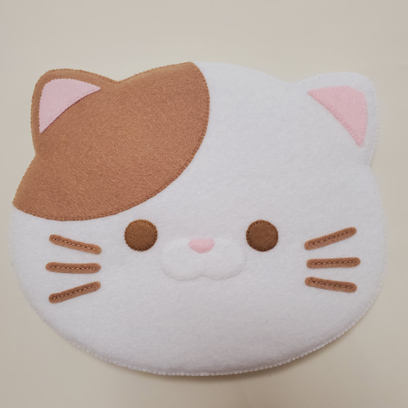 フェルトおもちゃ  猫ちゃんのボタン練習 1枚目の画像