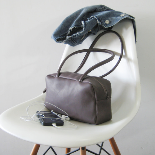 ユッキーノ　スモールボストン　ブラックベリー スモールボストン ブラックベリー 本革製 ボストンバッグ