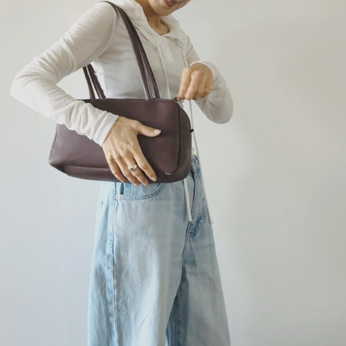 ユッキーノ　スモールボストン　ブラックベリー スモールボストン ブラックベリー 本革製 ボストンバッグ ボストン