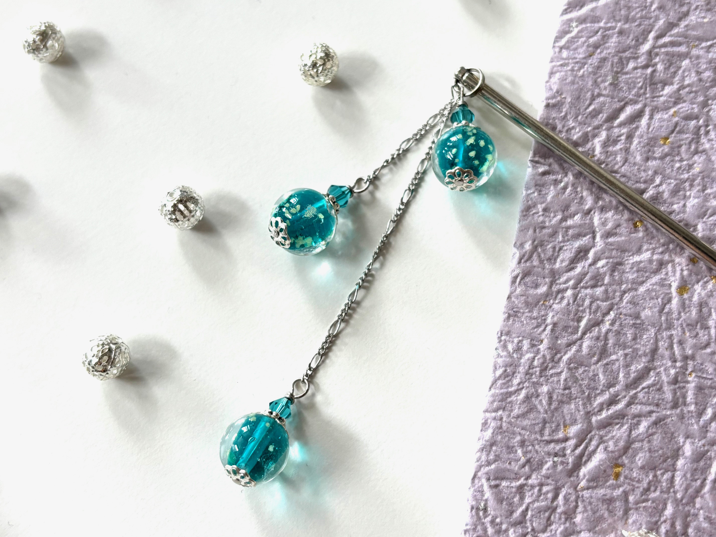 かんざし　ラムネソーダの様なエメラルドグリーンのとんぼ玉３連　一本挿し　一本簪　涼しげ　夏　青　ブルー