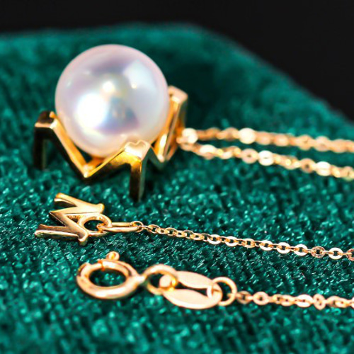 日本の海水真珠のネックレス