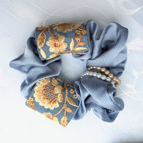 サテン生地 シュシュ 花柄 インド刺繍リボン パール飾り ブルー系