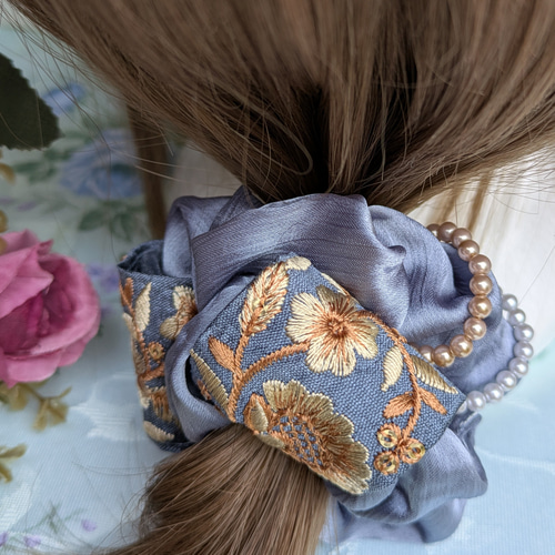 サテン生地 シュシュ 花柄 インド刺繍リボン パール飾り ブルー系