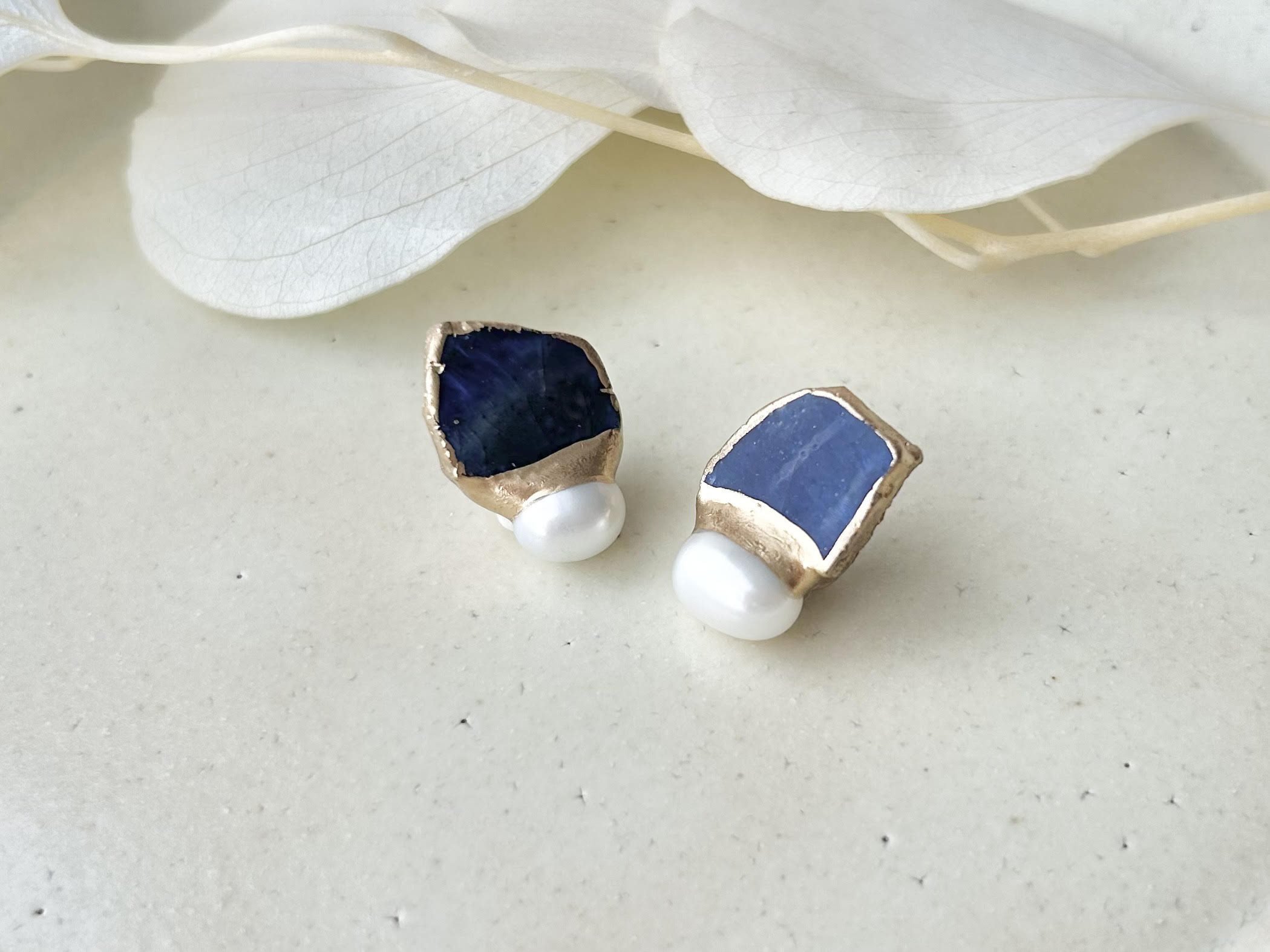 【No.650-a】気まぐれ 淡水パール　天然石　唯一無二のイヤリング/ピアス お得2セット! 樹脂製 イヤリング 6mm 淡水パール スワロフスキー