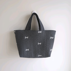 ✱受注制作✱ヌビバッグ Mサイズ /ヌビトートバッグ /ランチトート/ ダークグレー×リボン刺繍 1枚目の画像