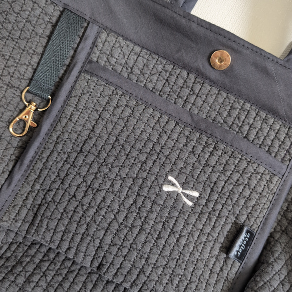 ✱受注制作✱ヌビバッグ Mサイズ /ヌビトートバッグ /ランチトート/ ダークグレー×リボン刺繍 6枚目の画像