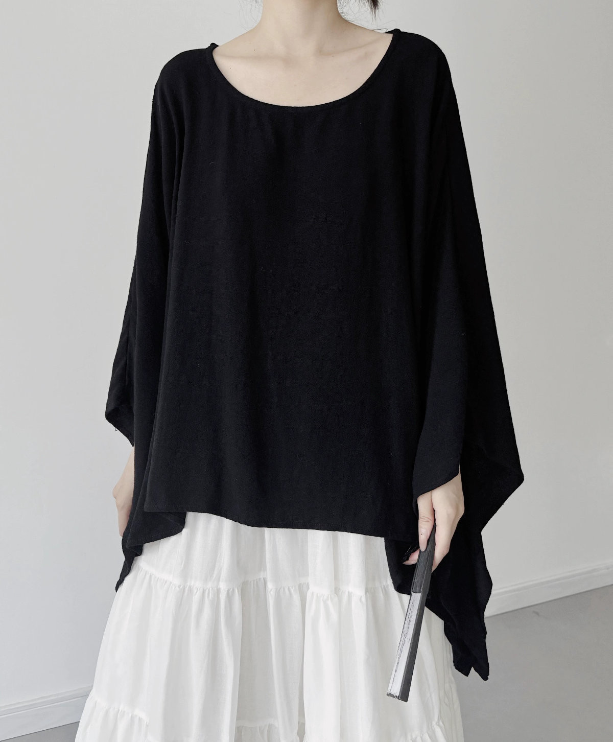 肩からすとんと落ちるゆったり袖が着心地良い♪長袖ポンチョシャツ ブラック