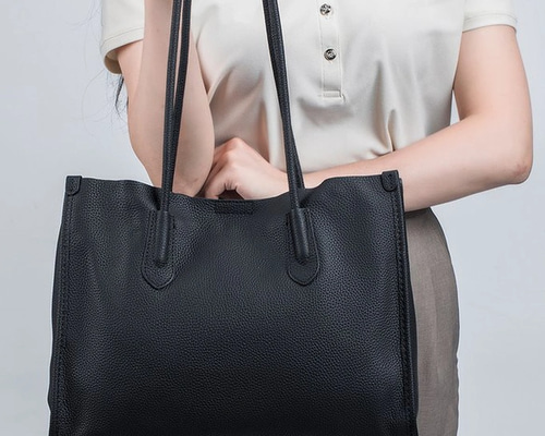 2024SS レザーハンドバッグ 牛革 黒 スクール トート 2024SS レザーハンドバッグ 牛革 黒 スクール トート