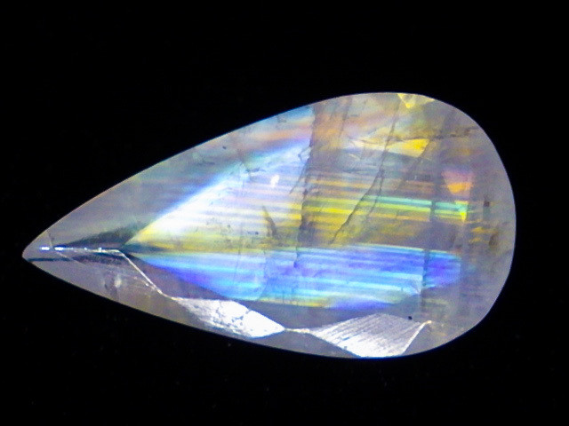 ☆多彩☆レインボームーンストーンファセットカット☆4.0ct/16.6