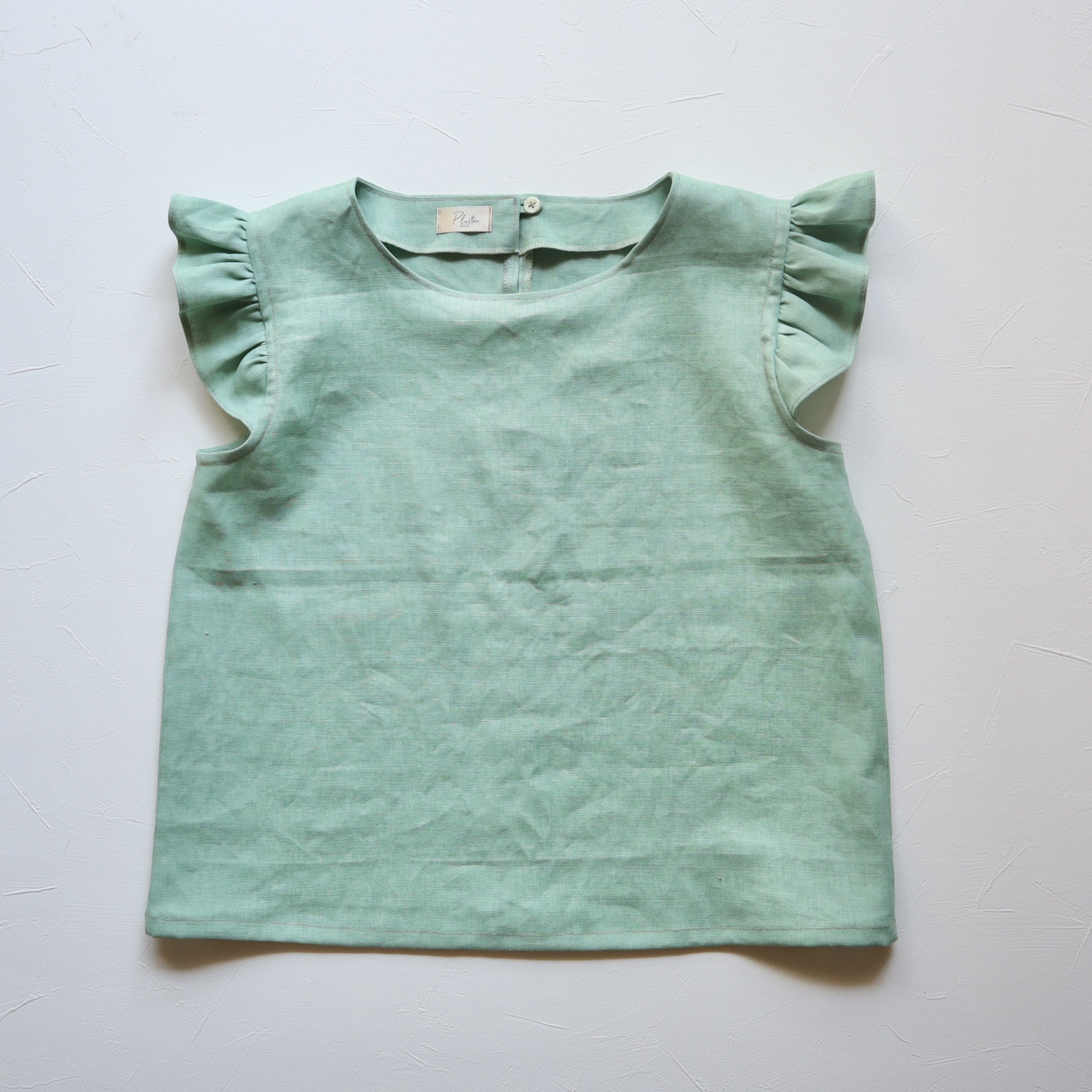 リネン100%  翡翠色　フリル袖ブラウス