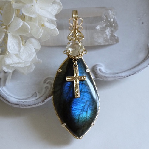 高波動フェナカイト珍しいコロラド産ペンダントトップ◇ 高波動フェナカイト 珍しいコロラド産 ペンダントトップ◇