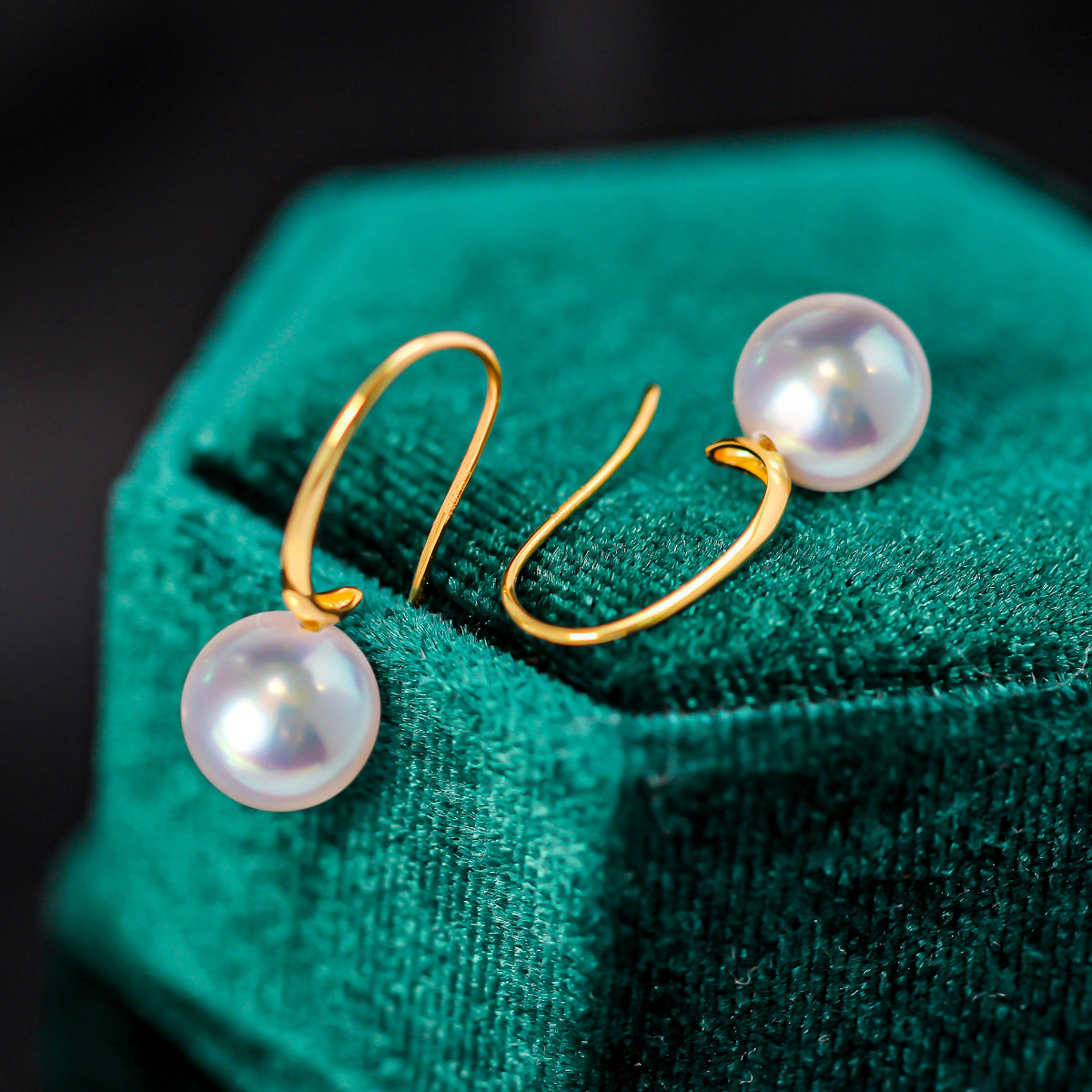 【La Corser】シンプルで汎用性の高い日本製7.5-9.5号アコヤ天然海水真珠ピアス、耳かけ、耳かけピアス、イヤリング、1