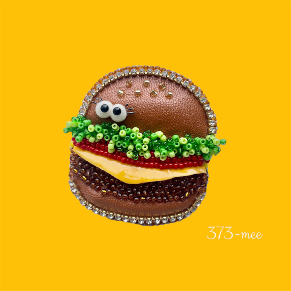 Pixie Bitesシリーズ》ハンバーガーEyelasheビーズ刺繍ブローチ