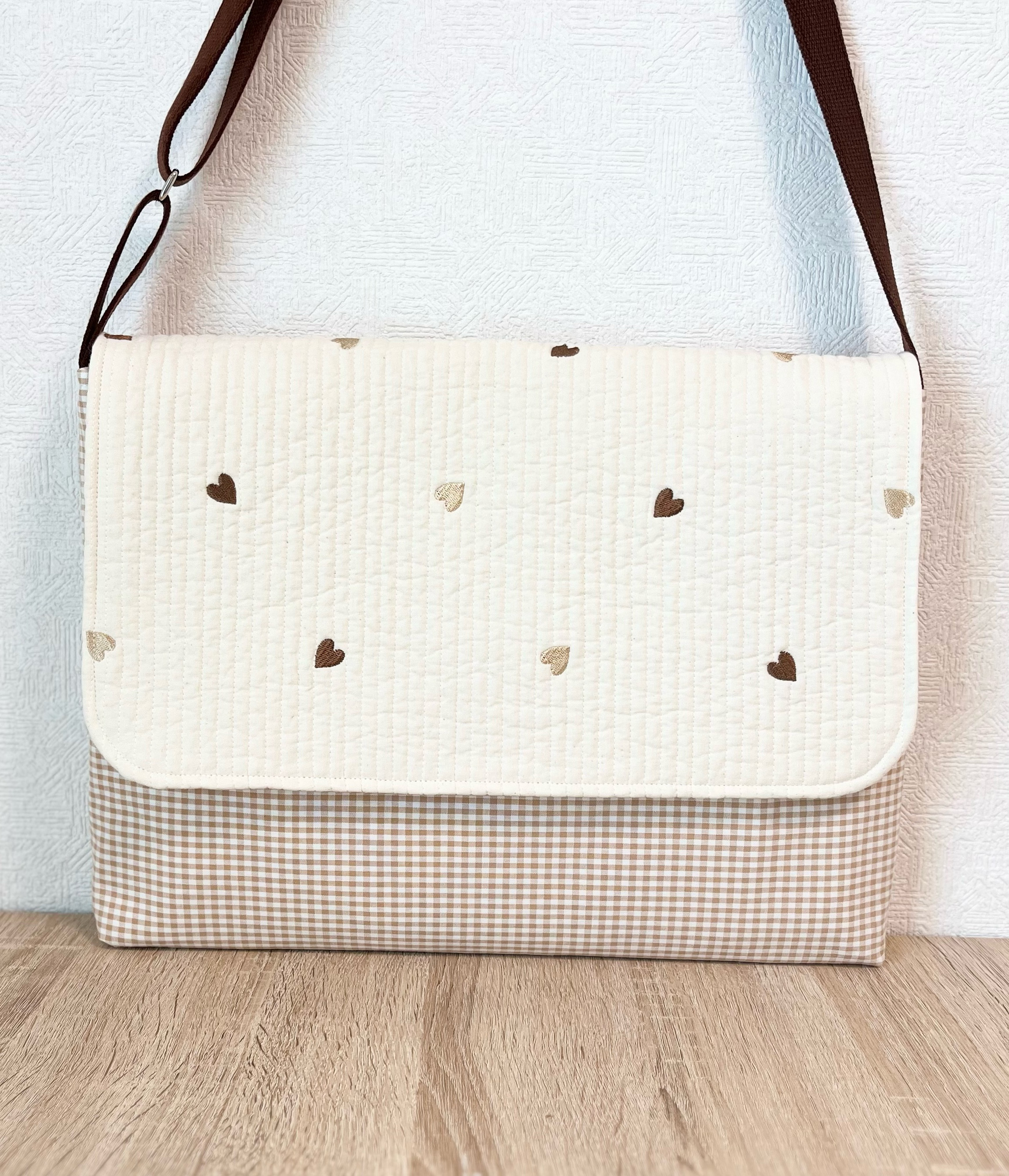 図書袋　ヌビ・ブラウンハート刺繍×ブラウンチェック