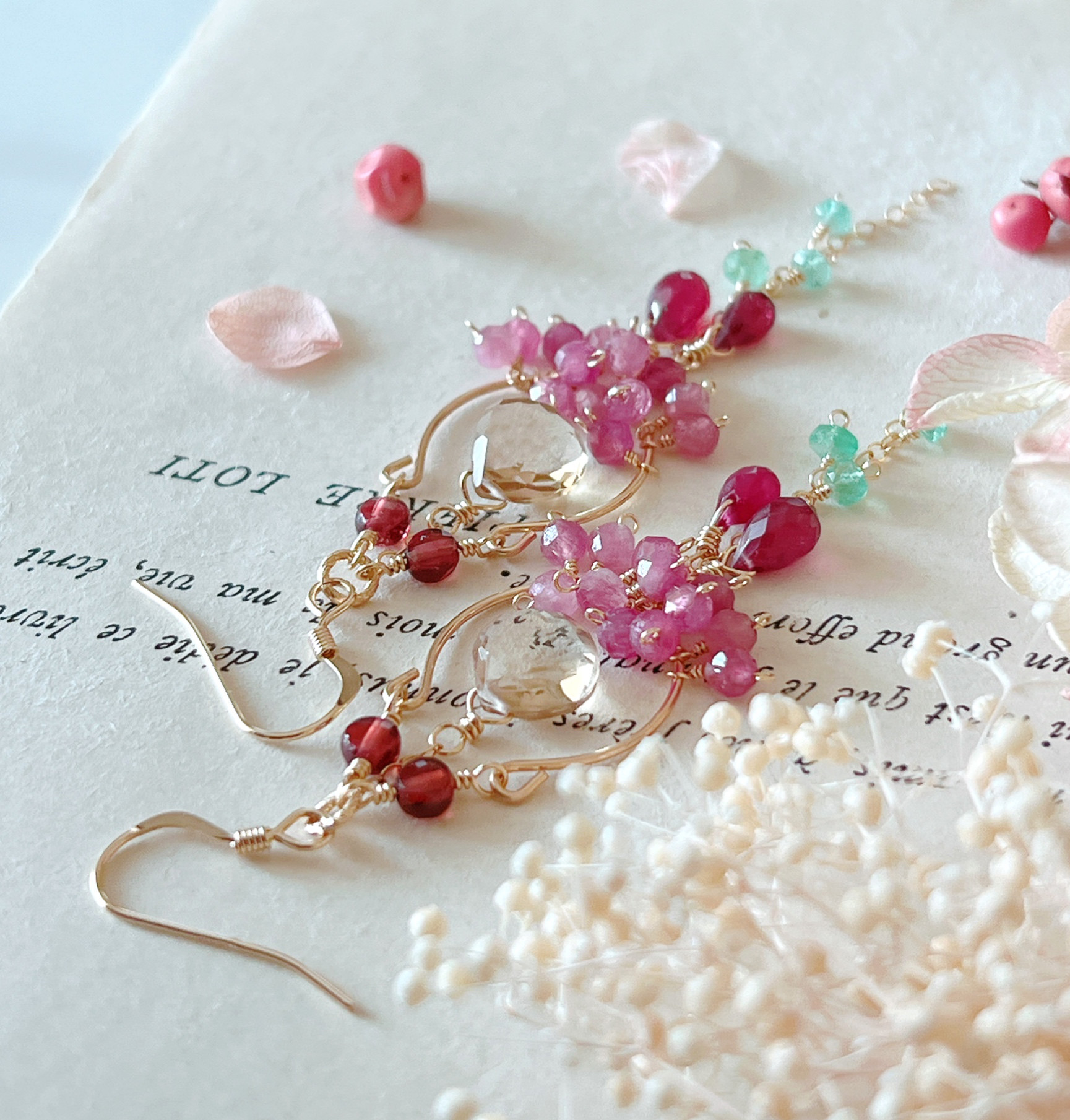 7月の誕生石✨【14kgf】ルビーと4種の天然石＊シャンデリアピアス