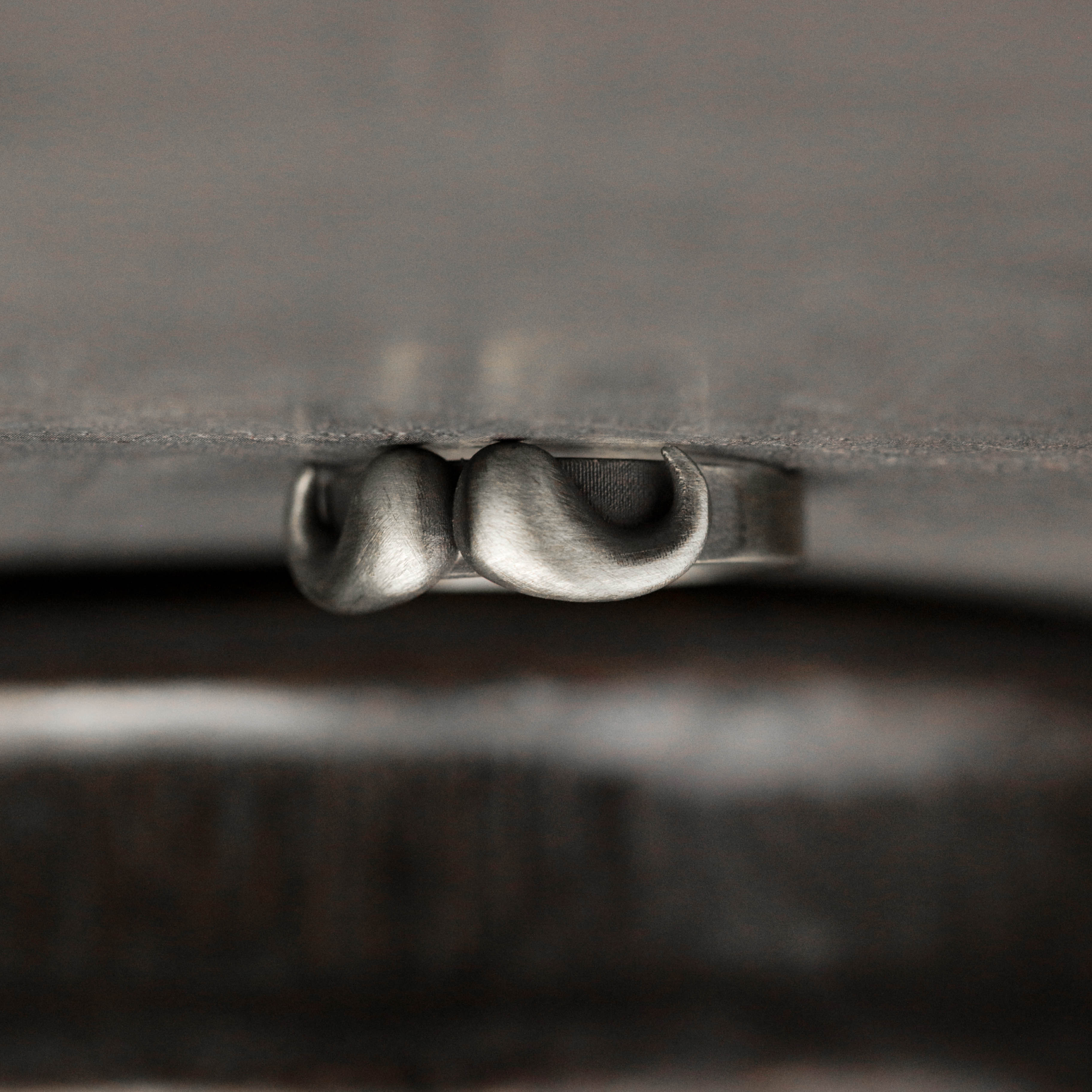 羊の角モチーフ 925シルバーリング – 抽象デザインのユニークハンドメイドリング