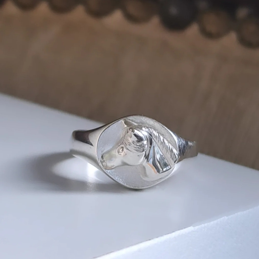 【 馬の指輪 】馬シグネットリング  午年 干支 印台  シグネットリング 馬リング 馬アクセサリー  馬ジュエリー