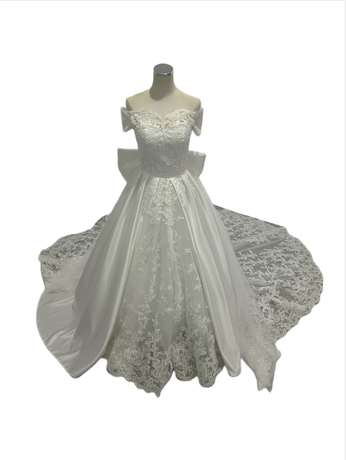 高品質！ウエディングドレス ビスチェボレロ 華やかなトレーン ベアトップ 光沢サテン 披露宴/結婚式