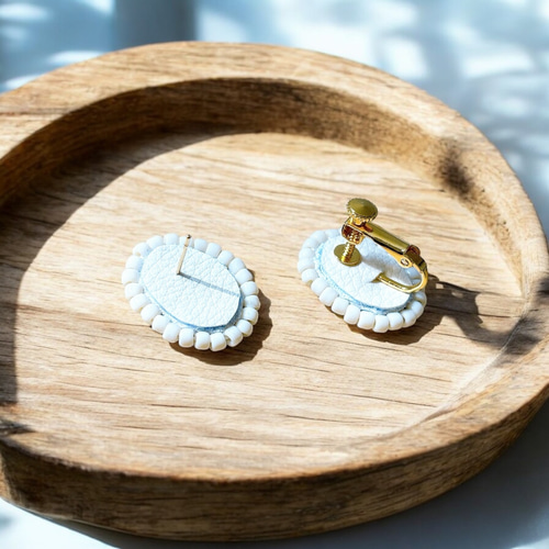 ブルーグラデーション×白の手刺繍イヤリング／ピアス【メキシコ