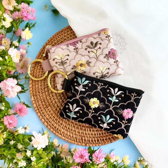 【数量限定】豪華インド刺繍生地◆総刺繍/カラビナ付きフラットポーチ＆マルチポーチセット 4枚目の画像