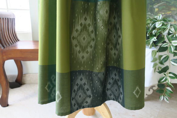 【インドネシア/サロン】選べる４種・ロングスカート・②イカット柄（グリーン）・シンガポールから送料無料 9枚目の画像