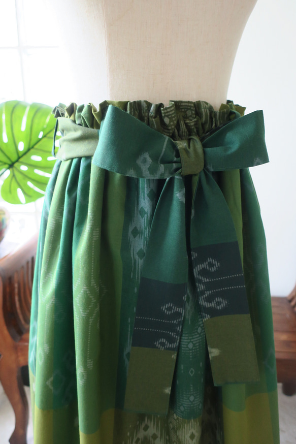 【インドネシア/サロン】選べる４種・ロングスカート・②イカット柄（グリーン）・シンガポールから送料無料 6枚目の画像