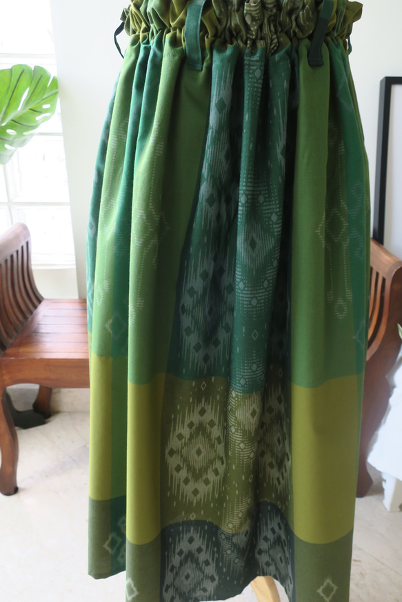 【インドネシア/サロン】選べる４種・ロングスカート・②イカット柄（グリーン）・シンガポールから送料無料 7枚目の画像