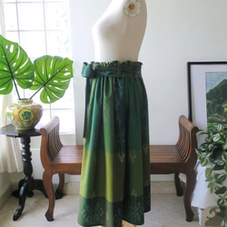 【インドネシア/サロン】選べる４種・ロングスカート・②イカット柄（グリーン）・シンガポールから送料無料 3枚目の画像
