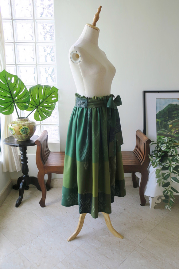 【インドネシア/サロン】選べる４種・ロングスカート・②イカット柄（グリーン）・シンガポールから送料無料 4枚目の画像