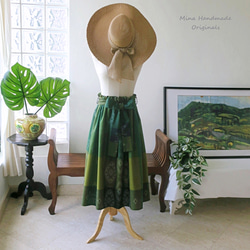 【インドネシア/サロン】選べる４種・ロングスカート・②イカット柄（グリーン）・シンガポールから送料無料 1枚目の画像