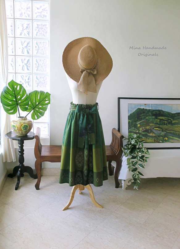 【インドネシア/サロン】選べる４種・ロングスカート・②イカット柄（グリーン）・シンガポールから送料無料 1枚目の画像