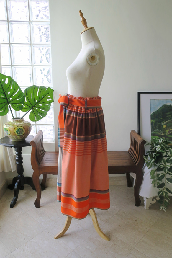 【インドネシア/サロン】選べる４種・ロングスカート・③チェック（オレンジ）・シンガポールから送料無料 3枚目の画像