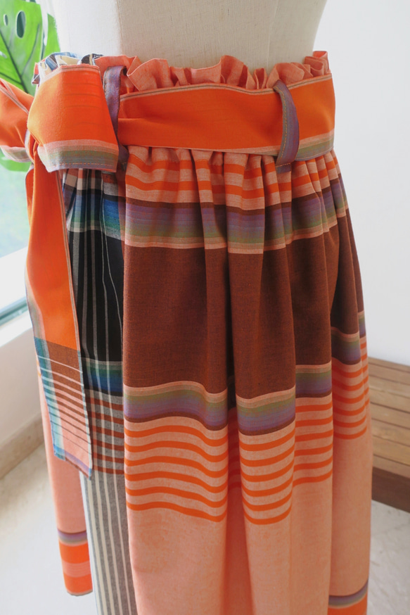 【インドネシア/サロン】選べる４種・ロングスカート・③チェック（オレンジ）・シンガポールから送料無料 7枚目の画像