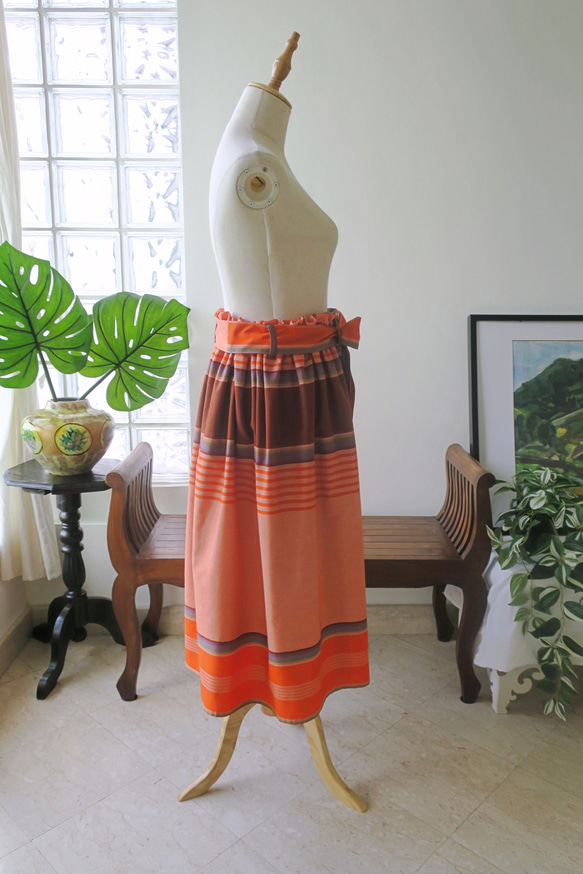 【インドネシア/サロン】選べる４種・ロングスカート・③チェック（オレンジ）・シンガポールから送料無料 4枚目の画像