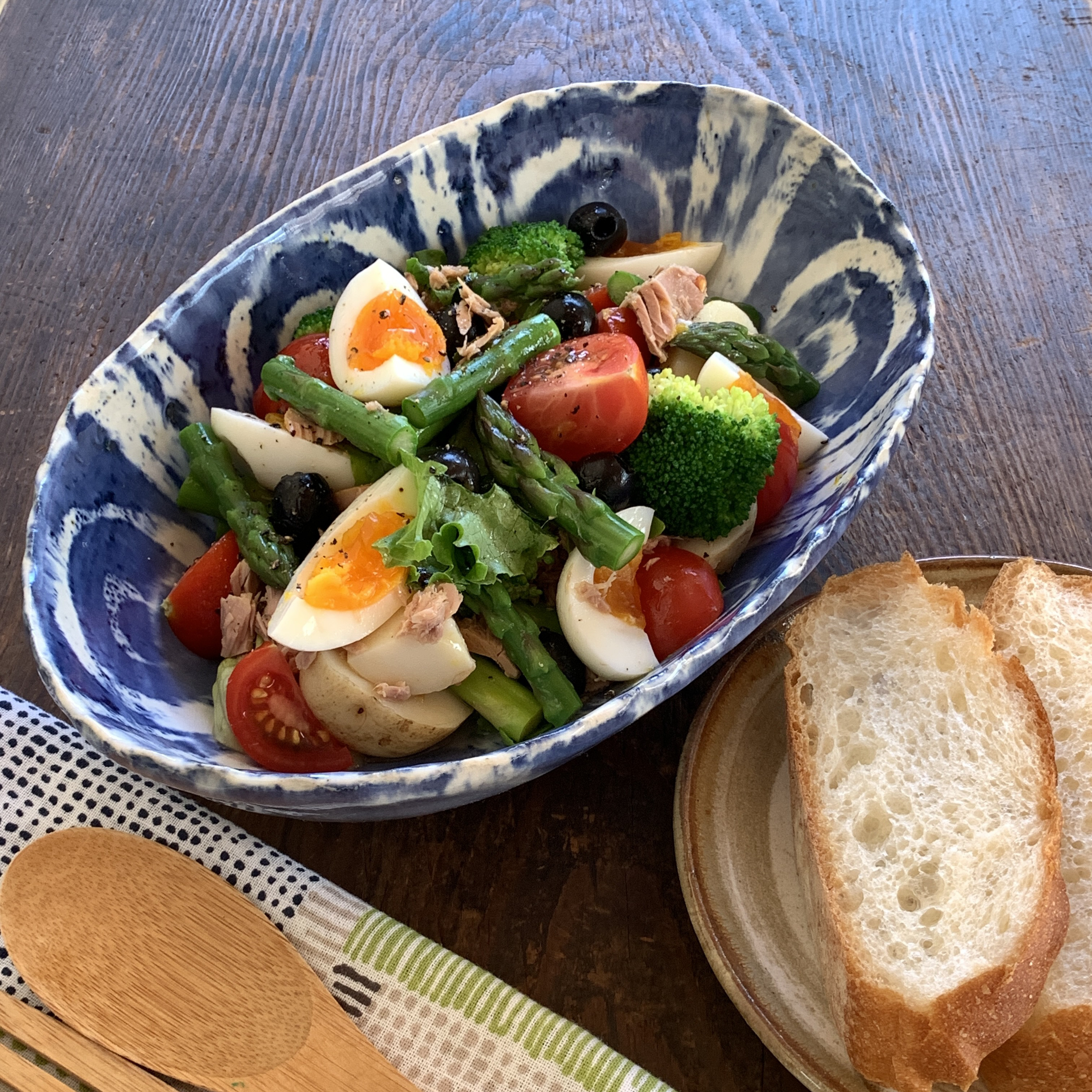 南フランス　ニースブルーをイメージしたサラダ鉢 4,560円