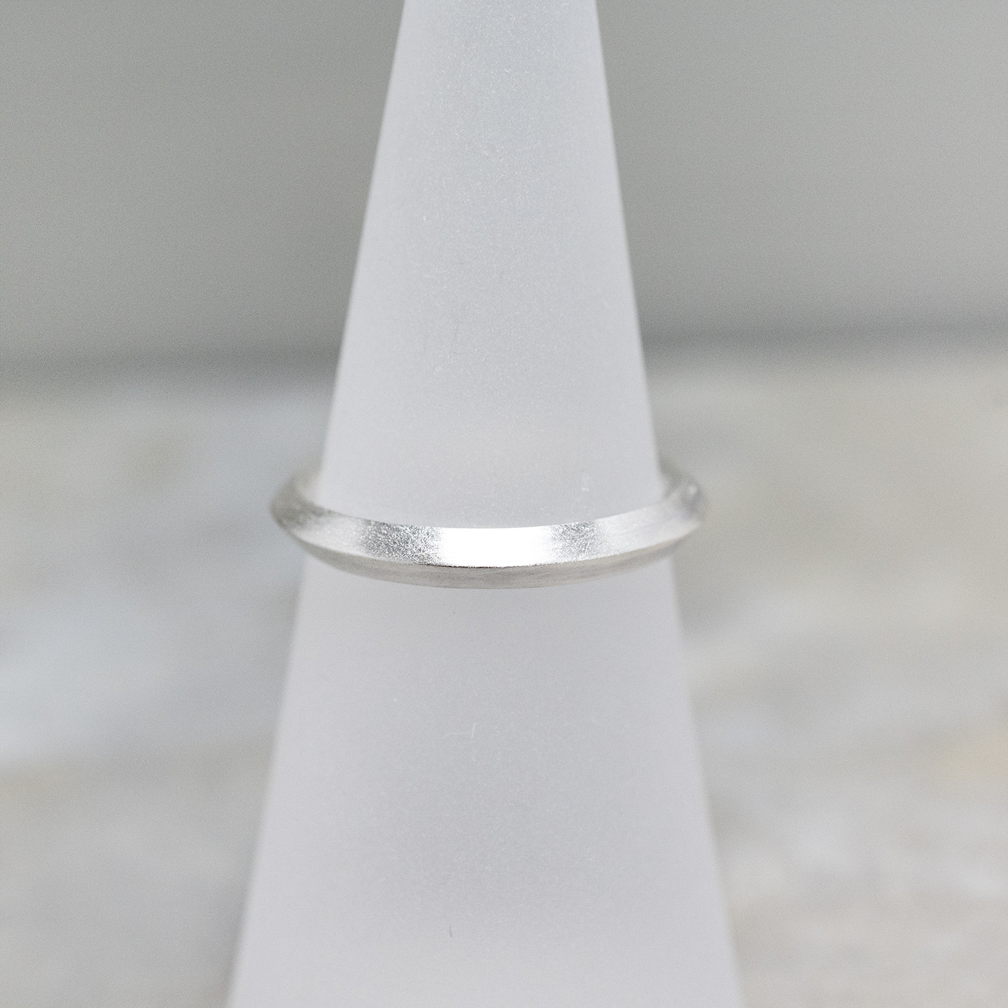 シルバートライアングルプレーンリング 2.6mm幅 つや消し｜FA-1137