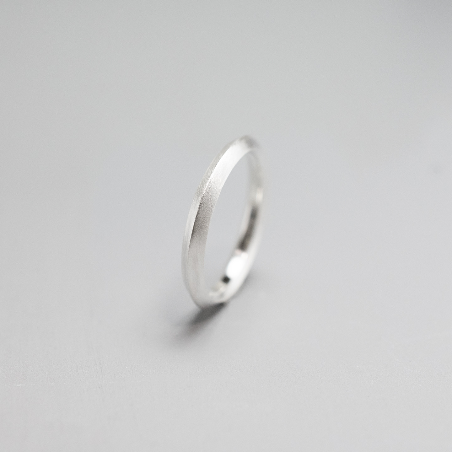 シルバートライアングルプレーンリング 2.6mm幅 つや消し｜FA-1137