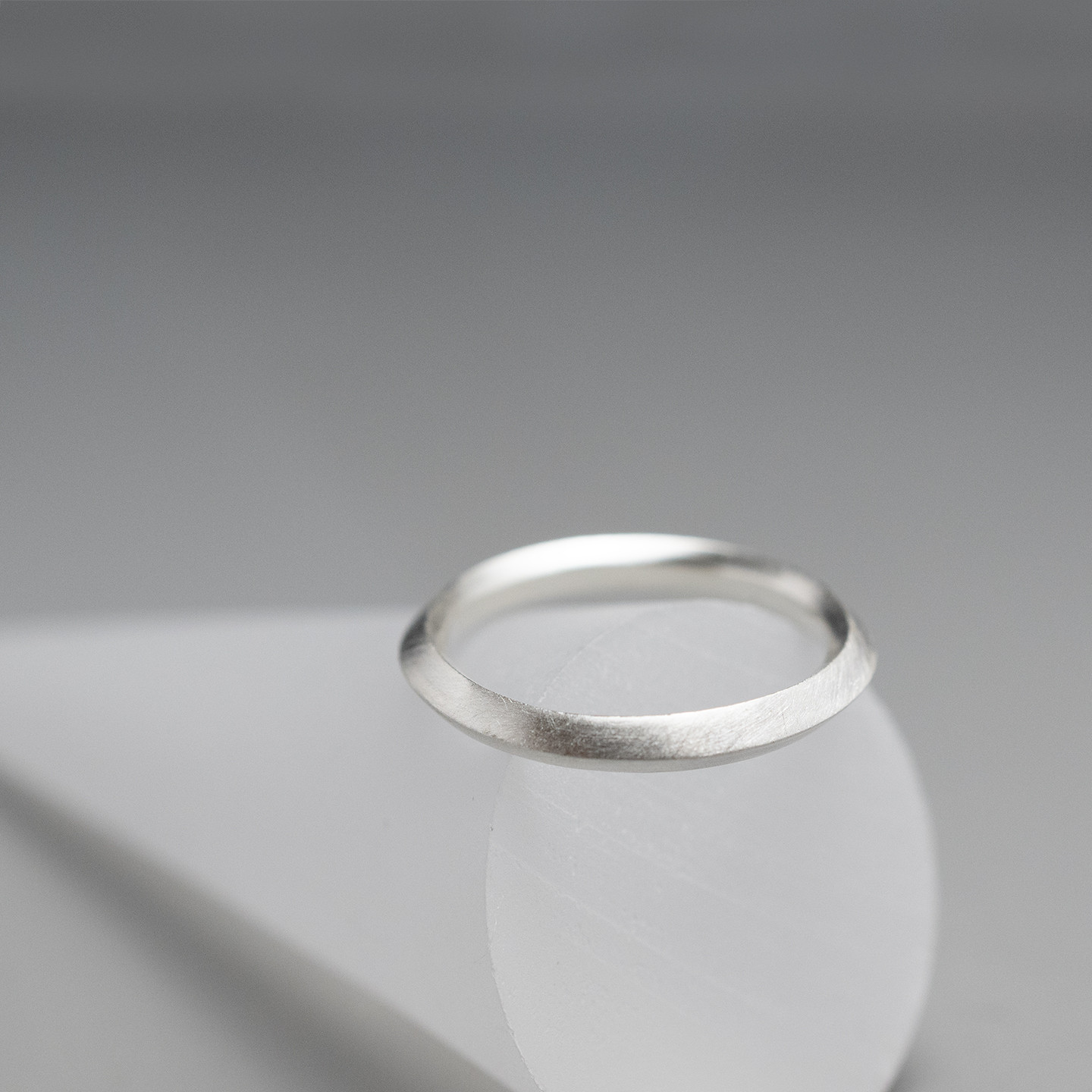 シルバートライアングルプレーンリング 2.6mm幅 つや消し｜FA-1137