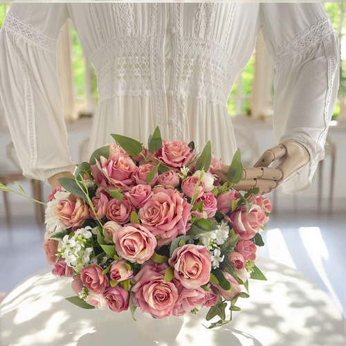 エレガントローズアレンジメント＊薔薇が咲き誇るフラワーギフト