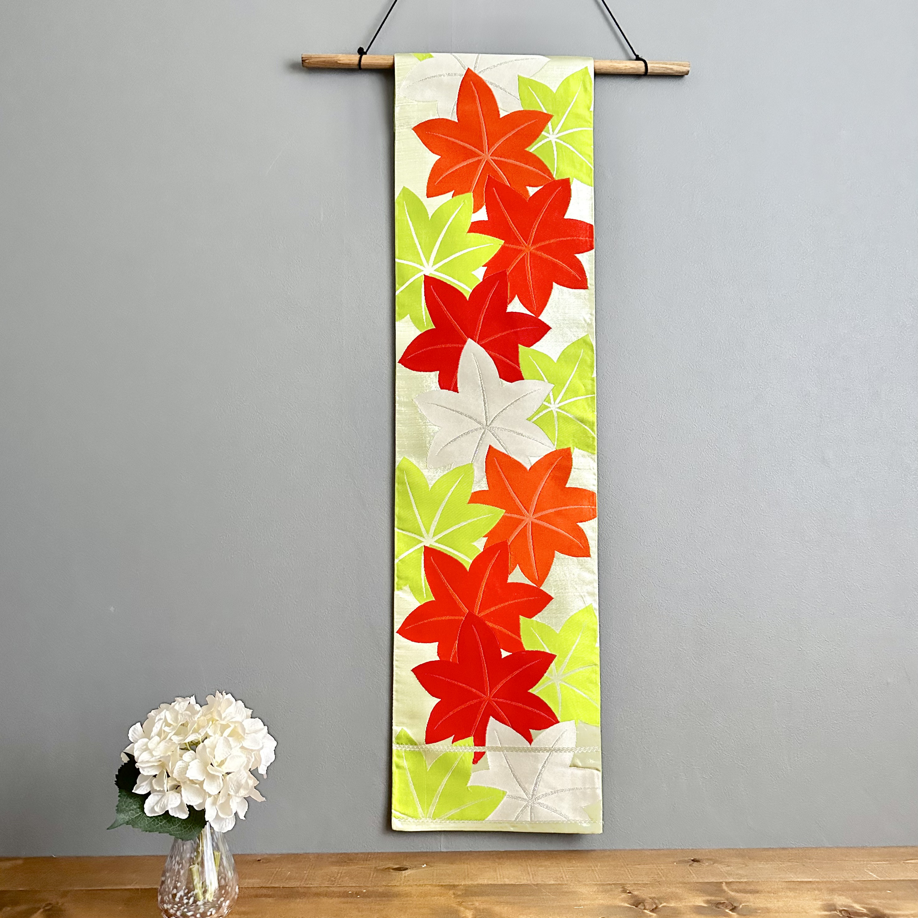 帯のタペストリー　涼しげな紅葉　テーブルランナー使用可　小物　和モダン　着物　リメイク インテリア　和室