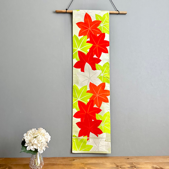 帯のタペストリー　涼しげな紅葉　テーブルランナー使用可　小物　和モダン　着物　リメイク インテリア　和室 1枚目の画像