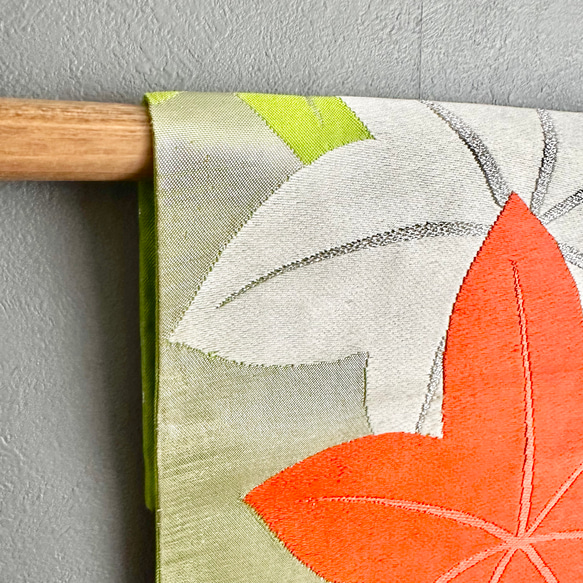 帯のタペストリー　涼しげな紅葉　テーブルランナー使用可　小物　和モダン　着物　リメイク インテリア　和室 9枚目の画像