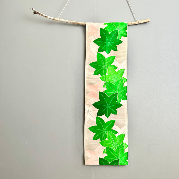 帯のタペストリー　流木×青紅葉　　テーブルランナー使用可　小物　和モダン　着物　リメイク インテリア　和室 3枚目の画像