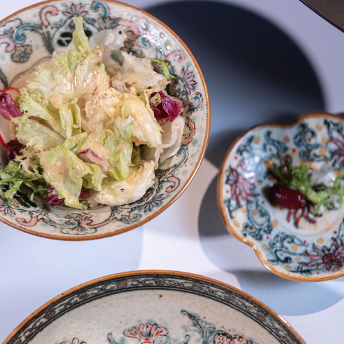 詩瓷集· 2025夏の新作 - 手描き花柄・花びら型小皿｜ソース皿