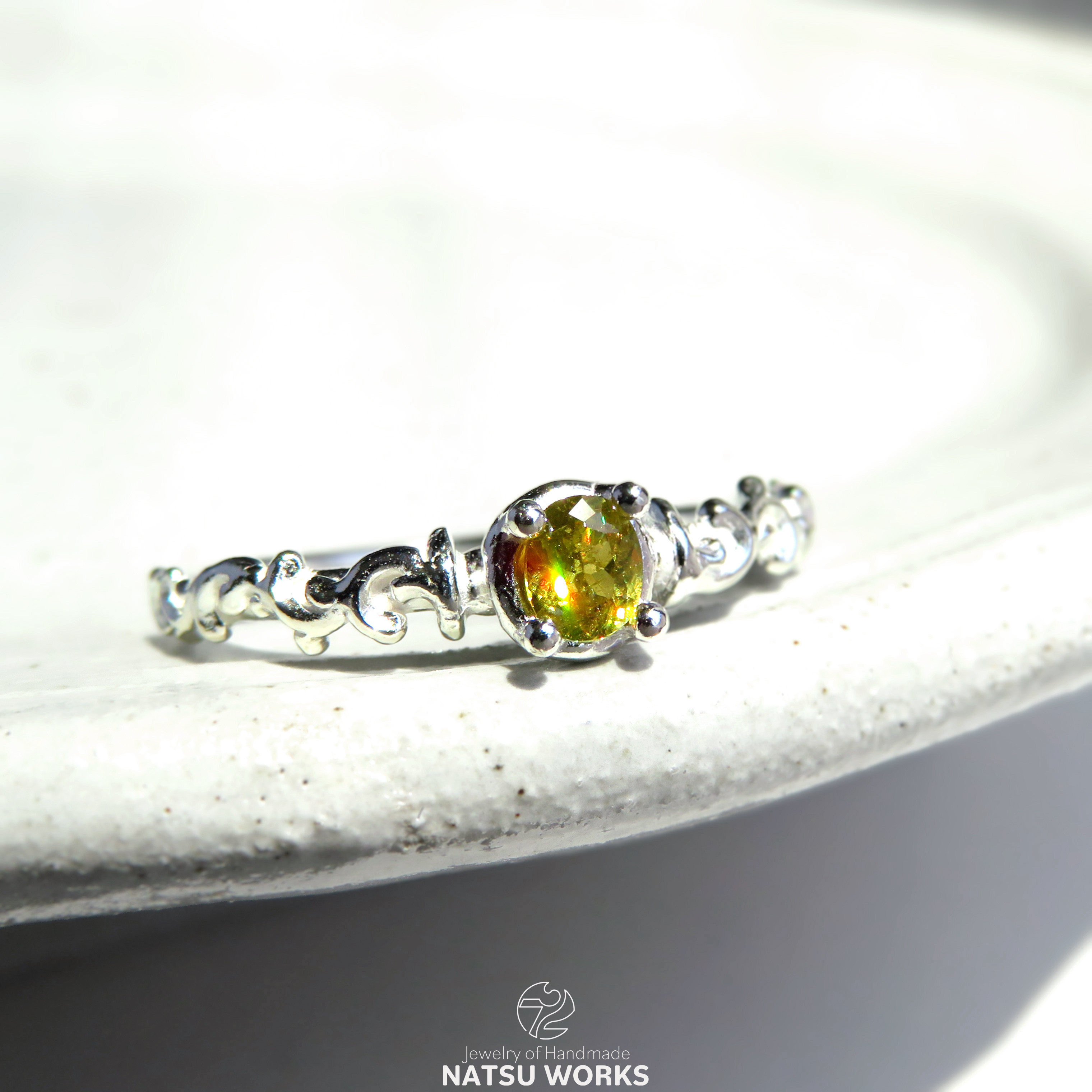 スフェーン リング / Gem and Botanical Sphene Ring
