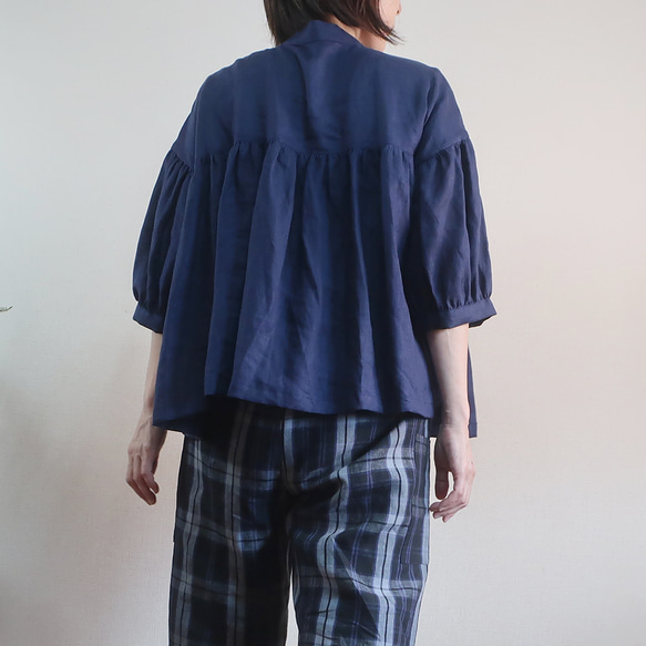 今夏入荷ゆったり涼感ふんわりリネン　スタンドギャザーブラウス（リネン／全４色） 17枚目の画像