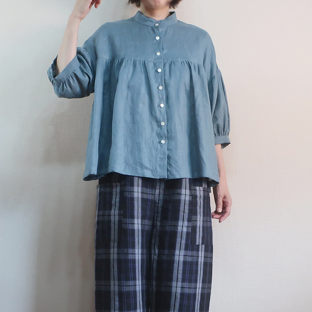やわらかリネン 秋は羽織って冬は重ね着 五分袖 スタンドギャザーブラウス（リネン／全４色）